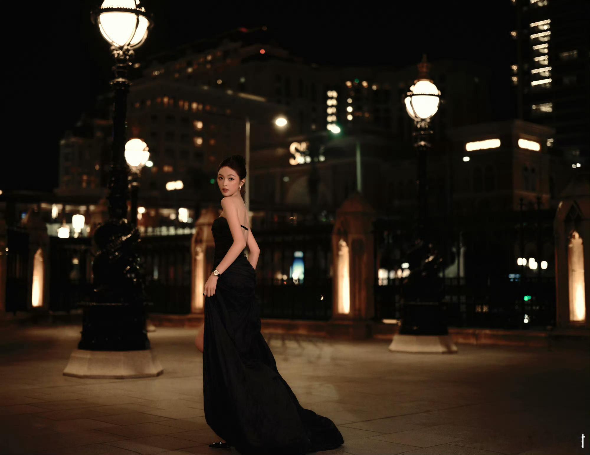 吴宣仪｜尖叫之夜红毯 宣仪的新高定   ～   以一身 Peet Dullaer