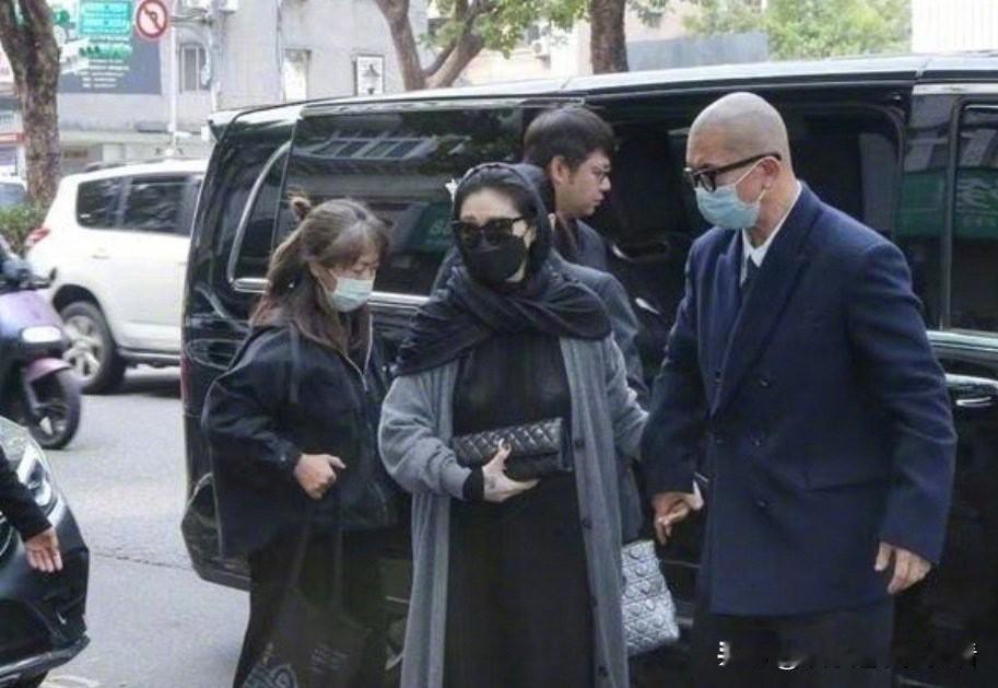 大S工作室转发网友发文，并表示：“感谢所有正义之士的表态！事实正是如此！”疑似回