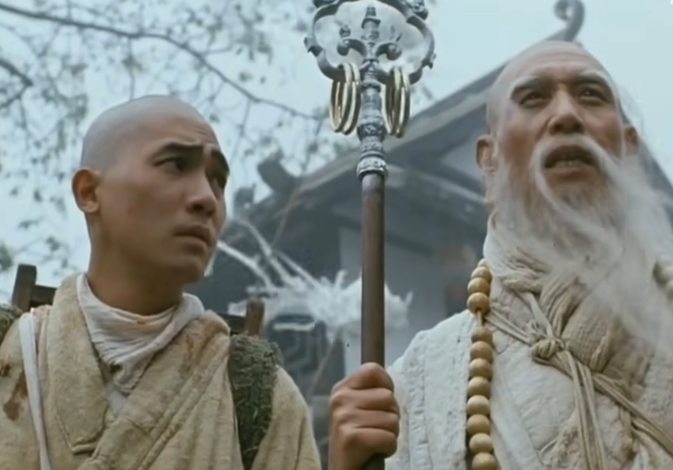 接上一条。甚至可以把《倩女幽魂》第三部看成是《青蛇》的后传，白云法师就是年老的法