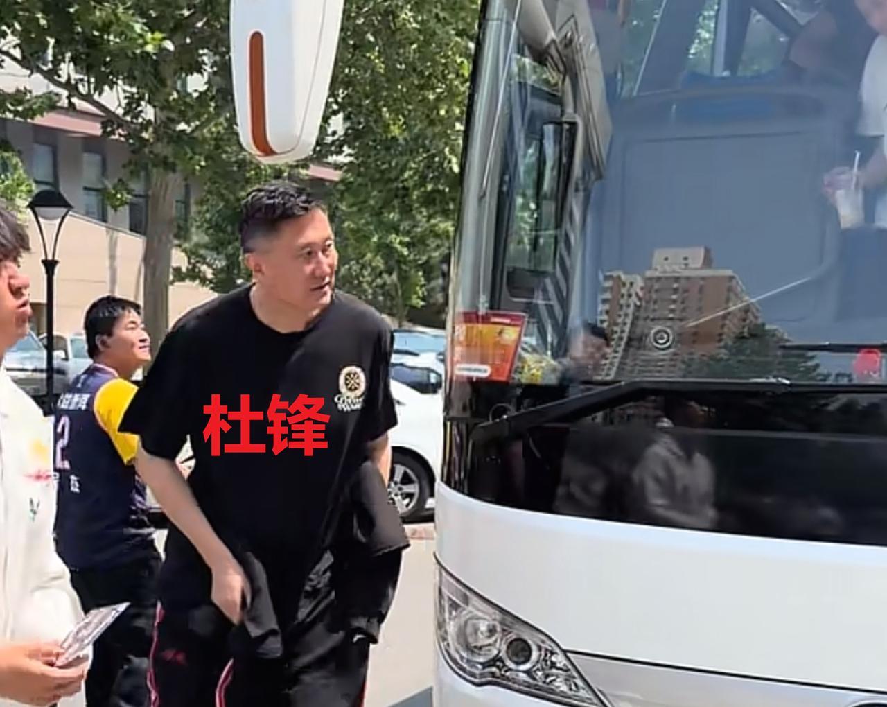 杜锋的纪律非常严明！
CBA四分之一决赛，广东队与北京队迎来了最后的决战，此前，