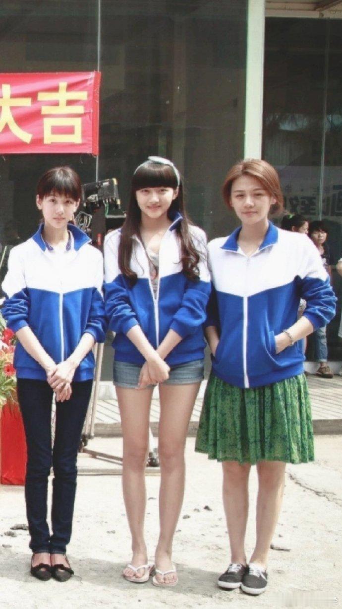 青春疼痛文学三美女，168cm的陈都灵站在关晓彤和马思纯旁边都显得像个小妹妹了[