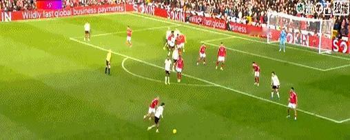 全场被压着打，最后读秒偷走3分，这球赢的脸都不要了。
 
诺丁汉森林上半场把利物