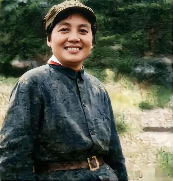 张琴秋，乃中国工农红军中级别最高的女将领，曾担任红四方面军政治部主任、妇女独立师