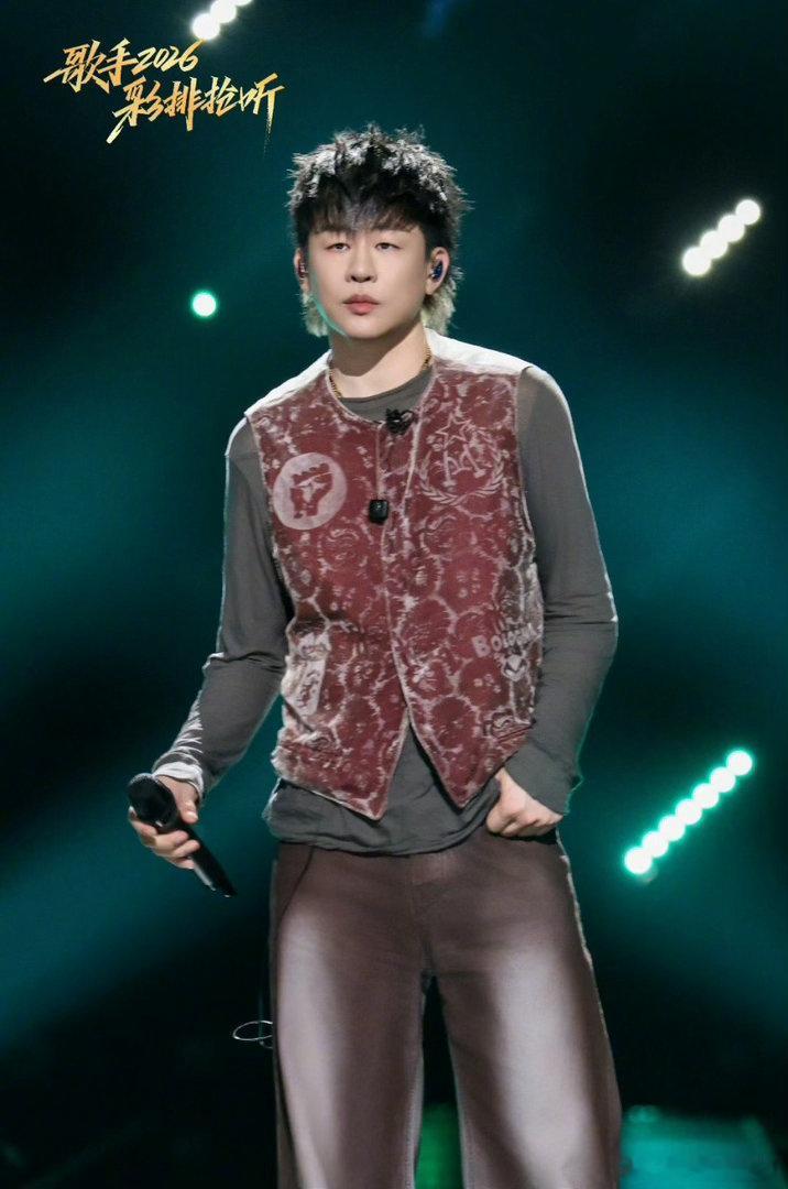 歌手联名赛神仙舞台李玖哲助演胡彦斌唱《偏爱》！独特唱腔碰撞live舞台，俺的仙剑
