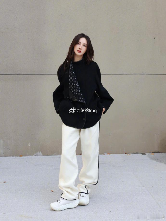 警方通报金晨事件金晨道歉金晨晒脸部受伤图 30日，警方通报金晨事件后，也发文回应