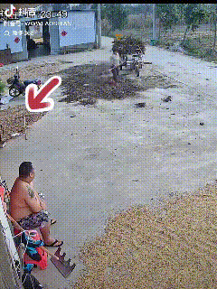 浙江一对夫妻闹矛盾，谁也不理谁陷入“冷战”，妻子生气拎着包离开，结果刚出门，就踩