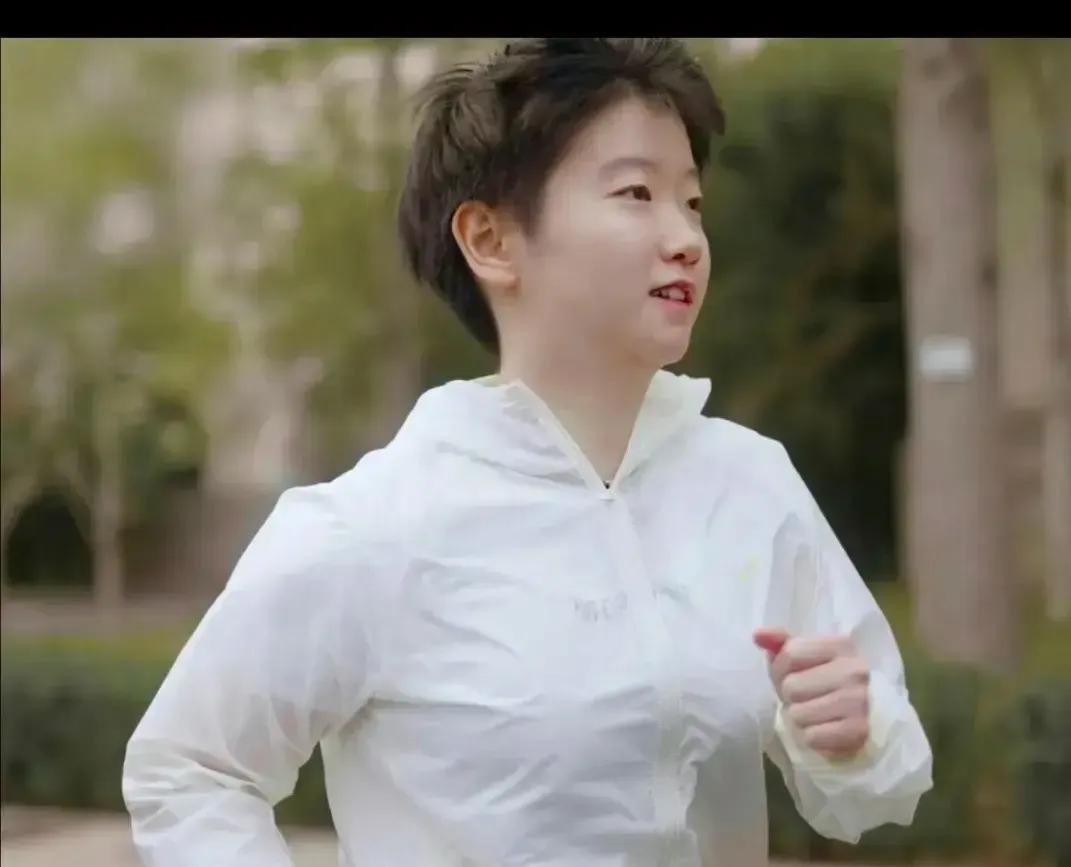 喜欢莎莎的唯一理由:无论输赢她脸上没有煞气，永远透出阳光明媚；积极自信的表情！在
