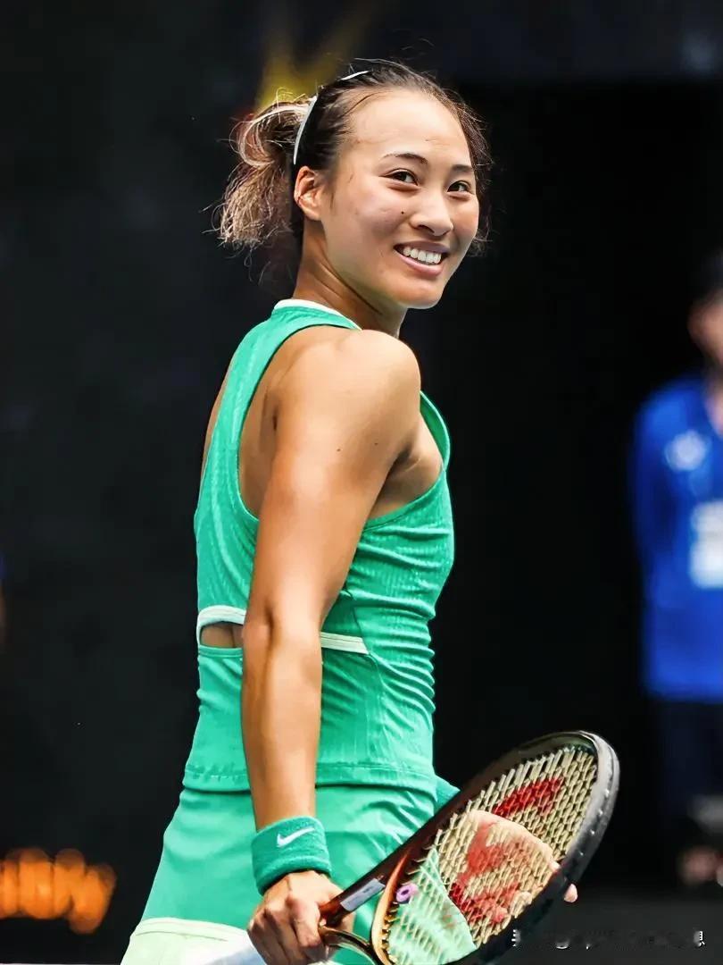 郑钦文对阵法国选手多丁的比赛北京时间18:30开始，CCTV5+直播。
2024