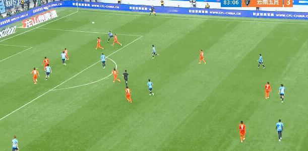 首先裁判员判罚给大连英博这个点球还是值得商榷的，你不能一碰就算犯规，一倒地就给点