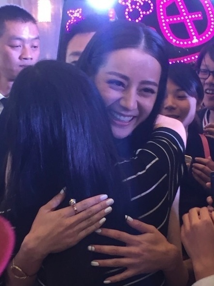 早期小樱桃好幸福啊 迪丽热巴你怎么这么宠粉[给你小心心] ​​​