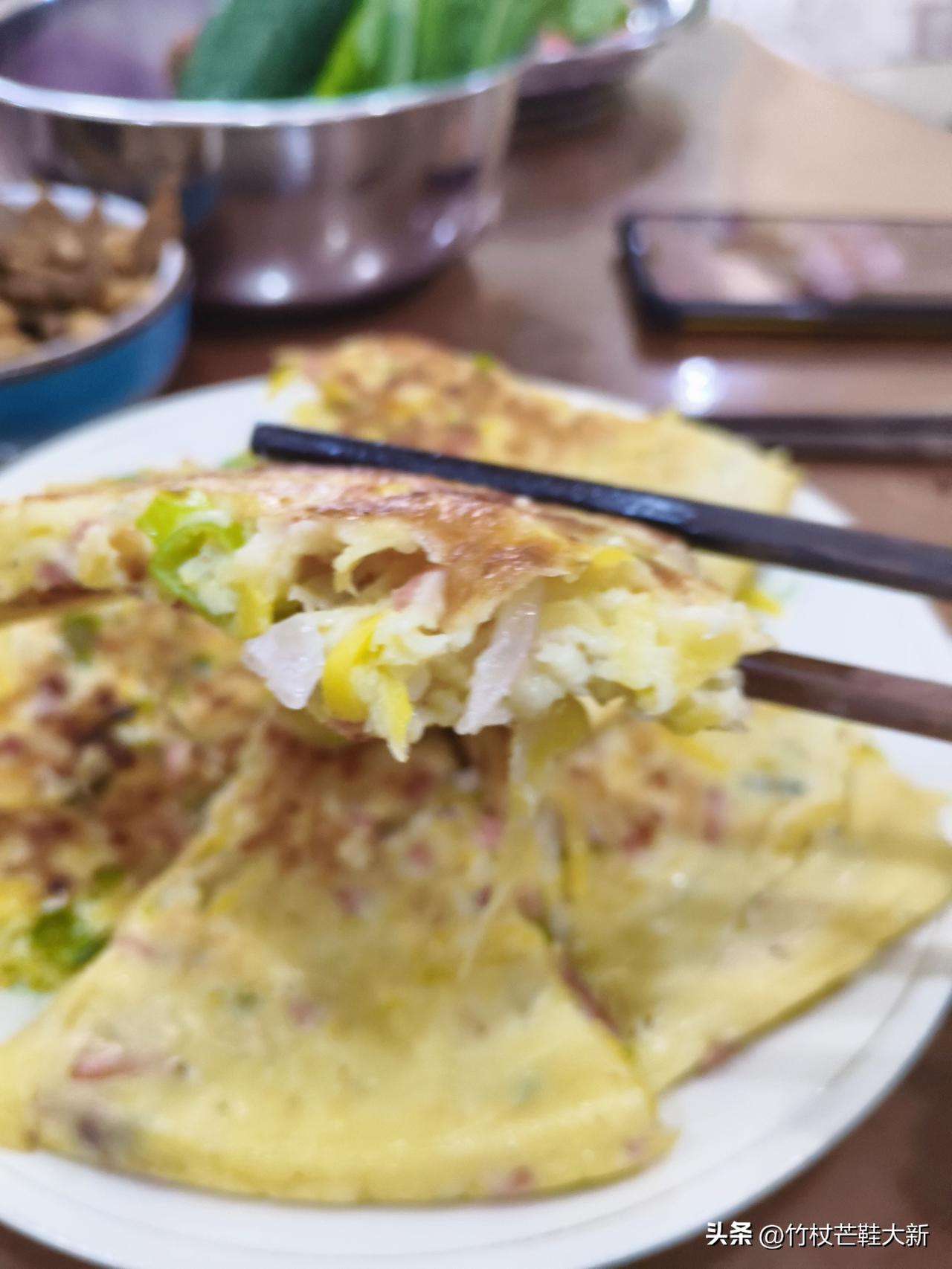 要说美食还是我们，西方占据主食半壁江山的披萨，也就是家家户户摊的它。

小时候不