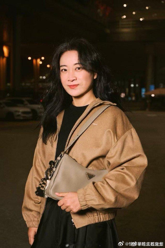 贾玲Prada看秀造型贾玲Prada看秀期待！贾玲 Prada 看秀造型已上线，