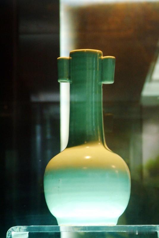 千件瓷器一坑藏
你家要是挖出一个坑，里面全是古董，你什么感觉？1991年，四川遂