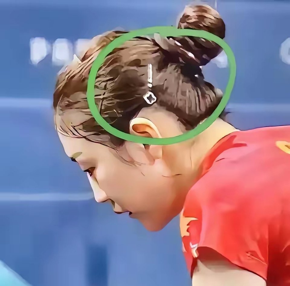 陈梦佩戴奢侈品参加比赛被吐槽，我发现了3个很有意思的现象：1、女孩子爱漂亮有什么