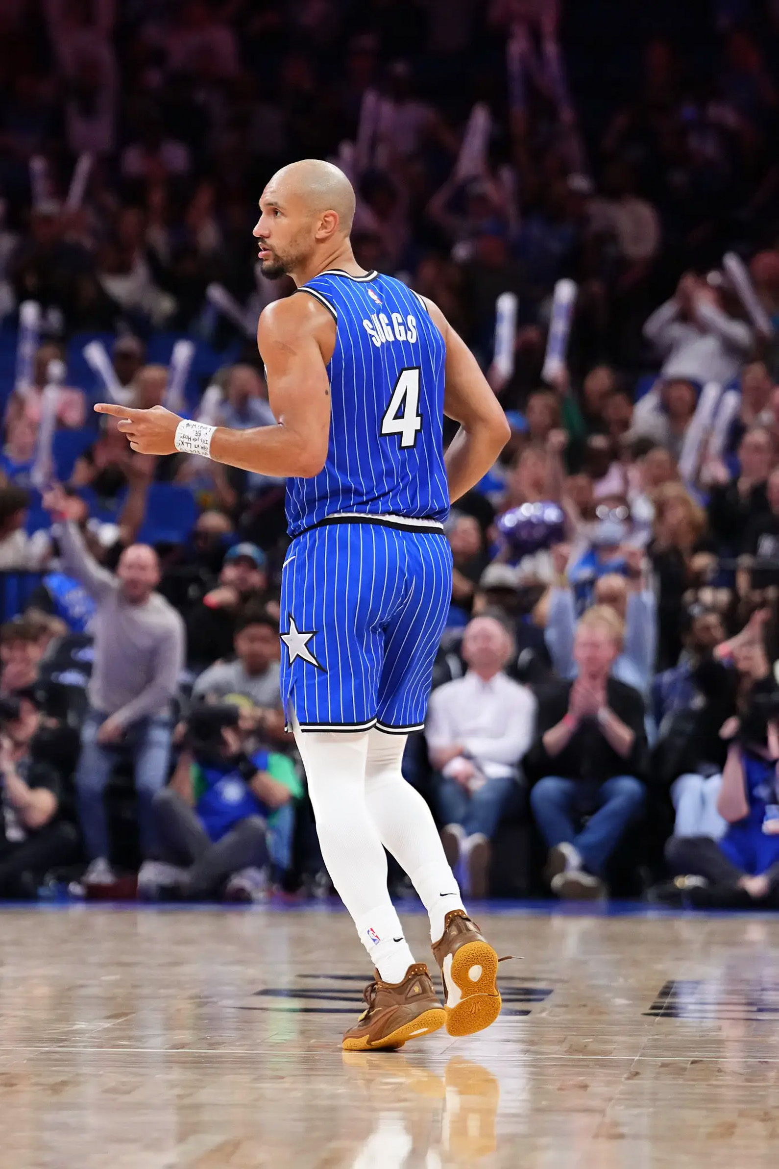 杰伦·萨格斯 · 安踏 KAI1登场34分钟 9投4中 三分球3投2中12分 6