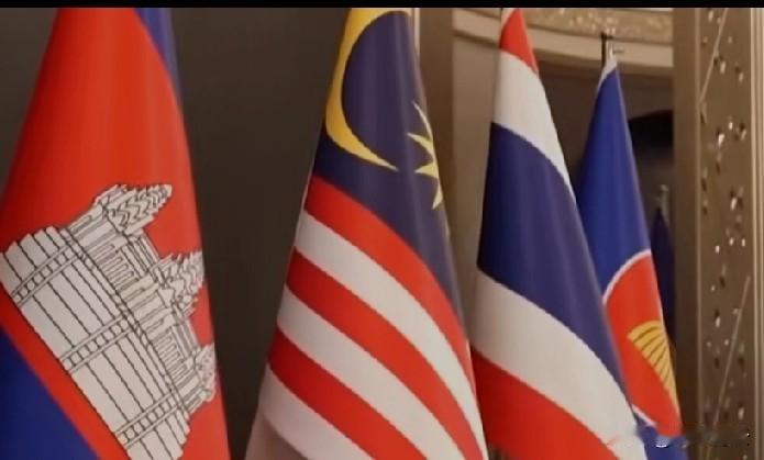 纠结俄与北约谁开第一枪？其实压根没人真敢扣扳机！两者分明是各怀鬼胎的“演戏”。