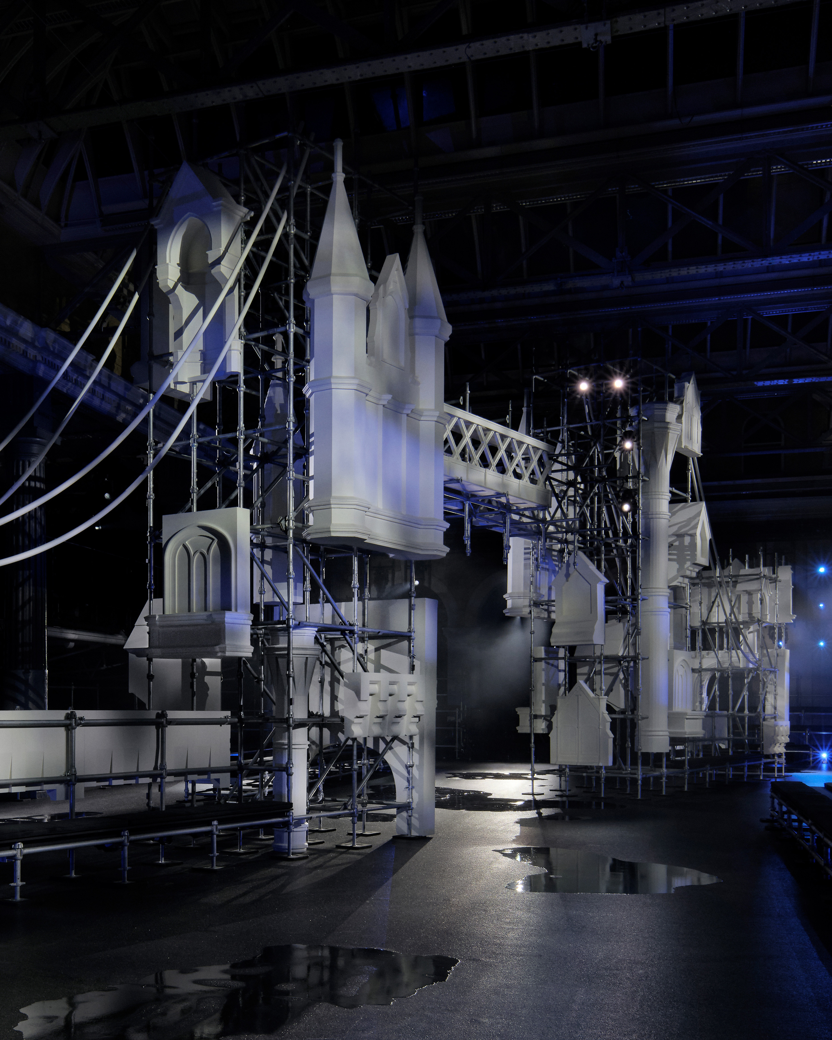 Burberry大秀Burberry迈入170周年，由创意总监Daniel Le