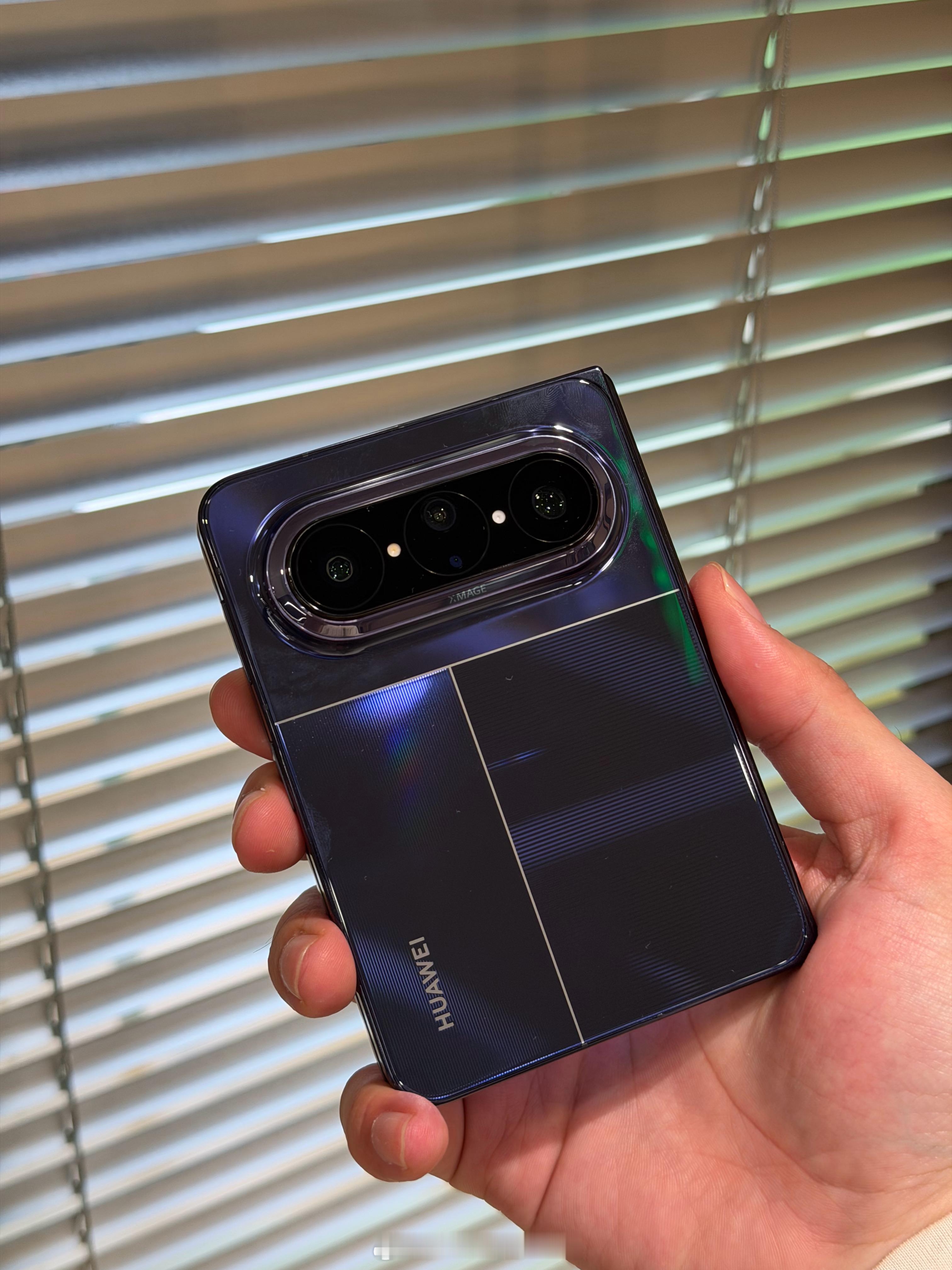 折叠iPhone手机壳曝光好啦用上了，好吧感觉尺寸跟华为昨天出的Pura X M