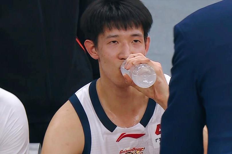 焦伯乔走了，
黄明依也要走，
广东宏远这是怎么了？

 宏远又出事儿了，焦伯乔刚