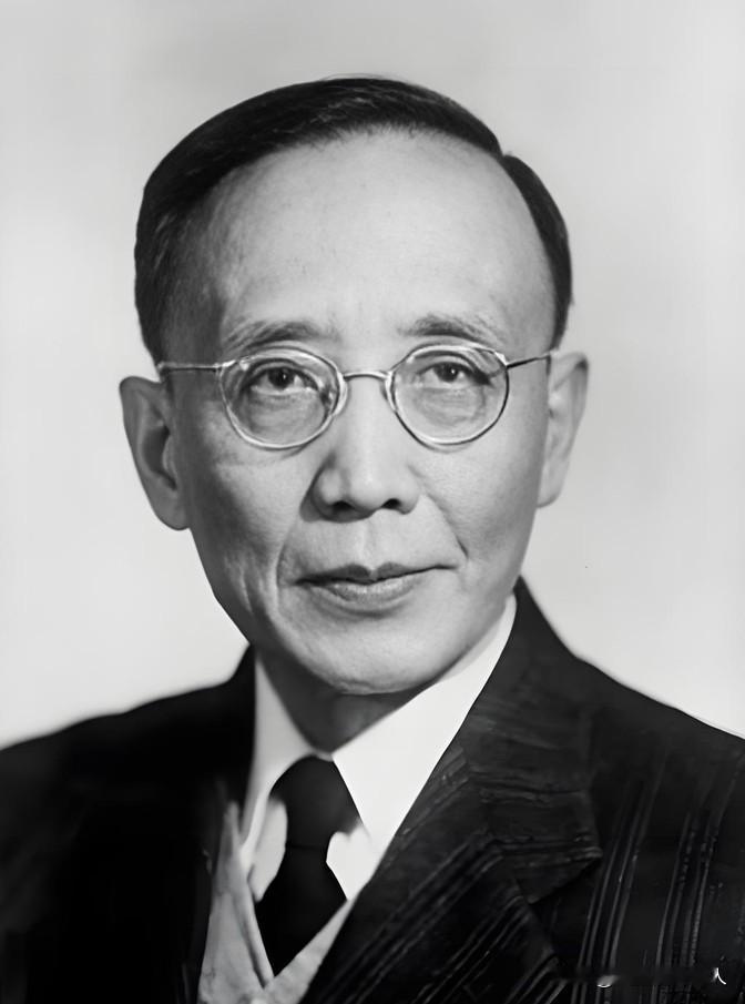 1978年，郭沫若因病去世不久，他妻子于立群突然自缢身亡。原来，她在整理丈夫遗物