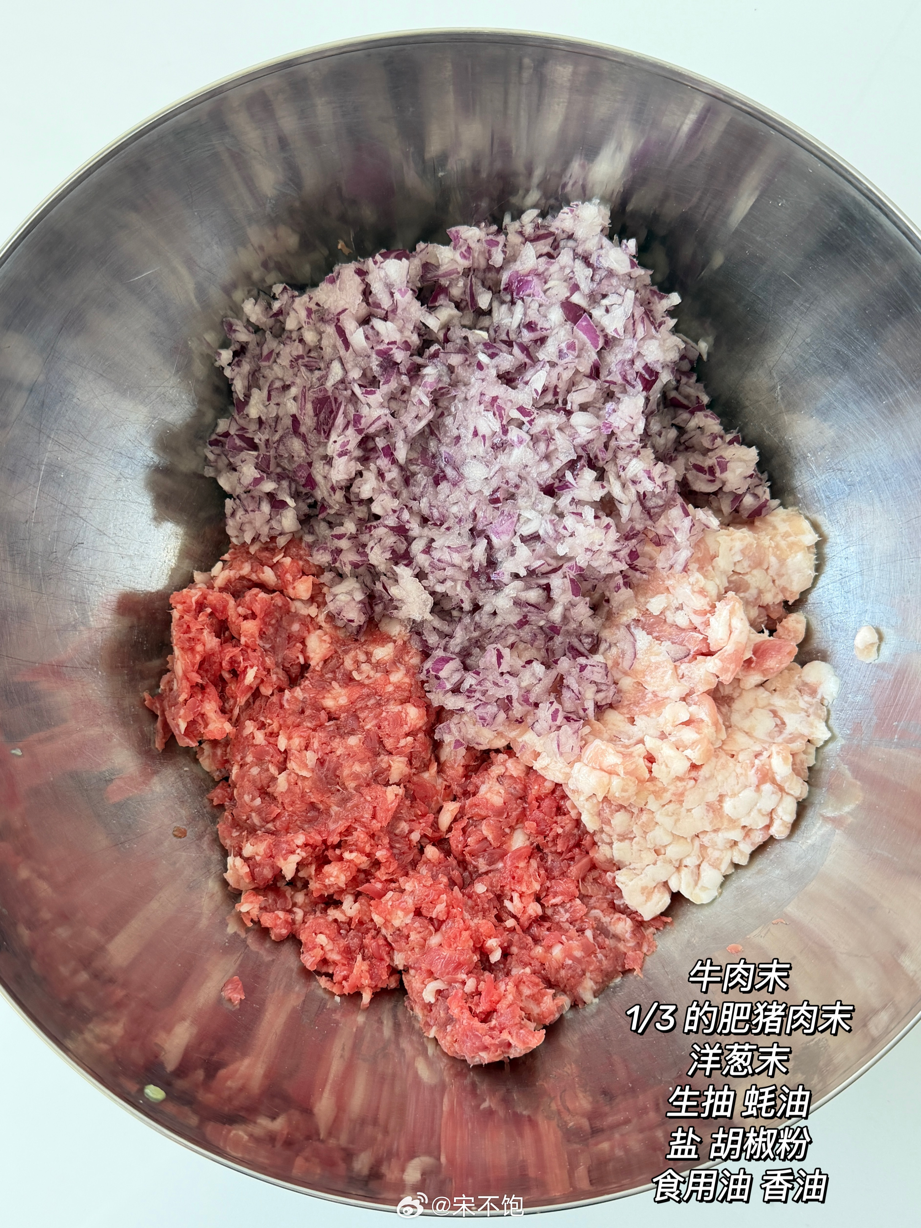 最近很喜欢洋葱牛肉馅饺子，口口爆汁儿 