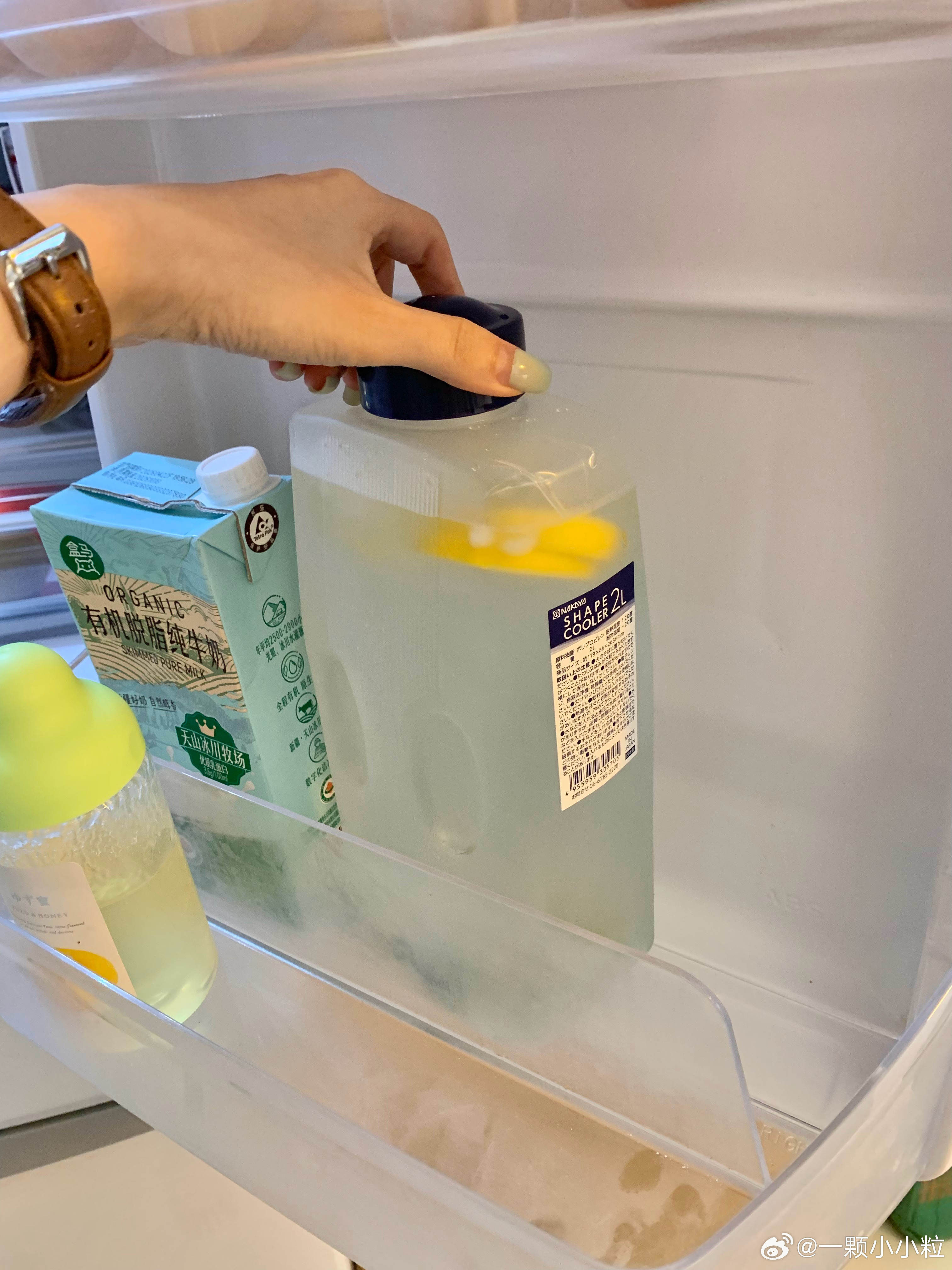 又在猛猛喝水了！我十块买的这个壶天天都在用哈哈哈哈相见恨晚 