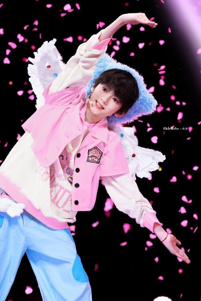 智恩涵韩振相似度谁懂啊！不仅撞脸，名字倒念还是对方，这巧合太离谱，纯纯的宿命！ 