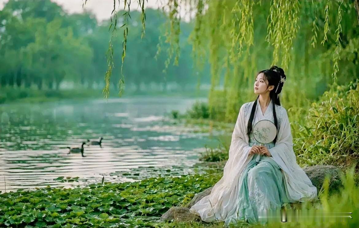 下联：碧草池塘鸣夏蛙
上联：有请雅士[玫瑰][玫瑰][玫瑰]