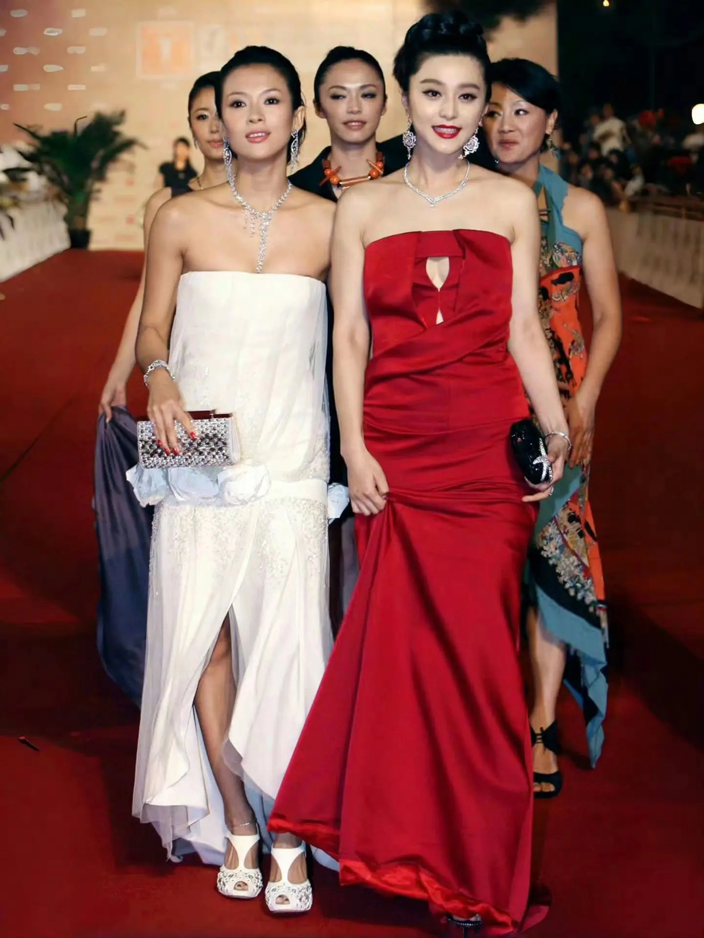 经济上行的美。    那时候还允许存在黄皮肤