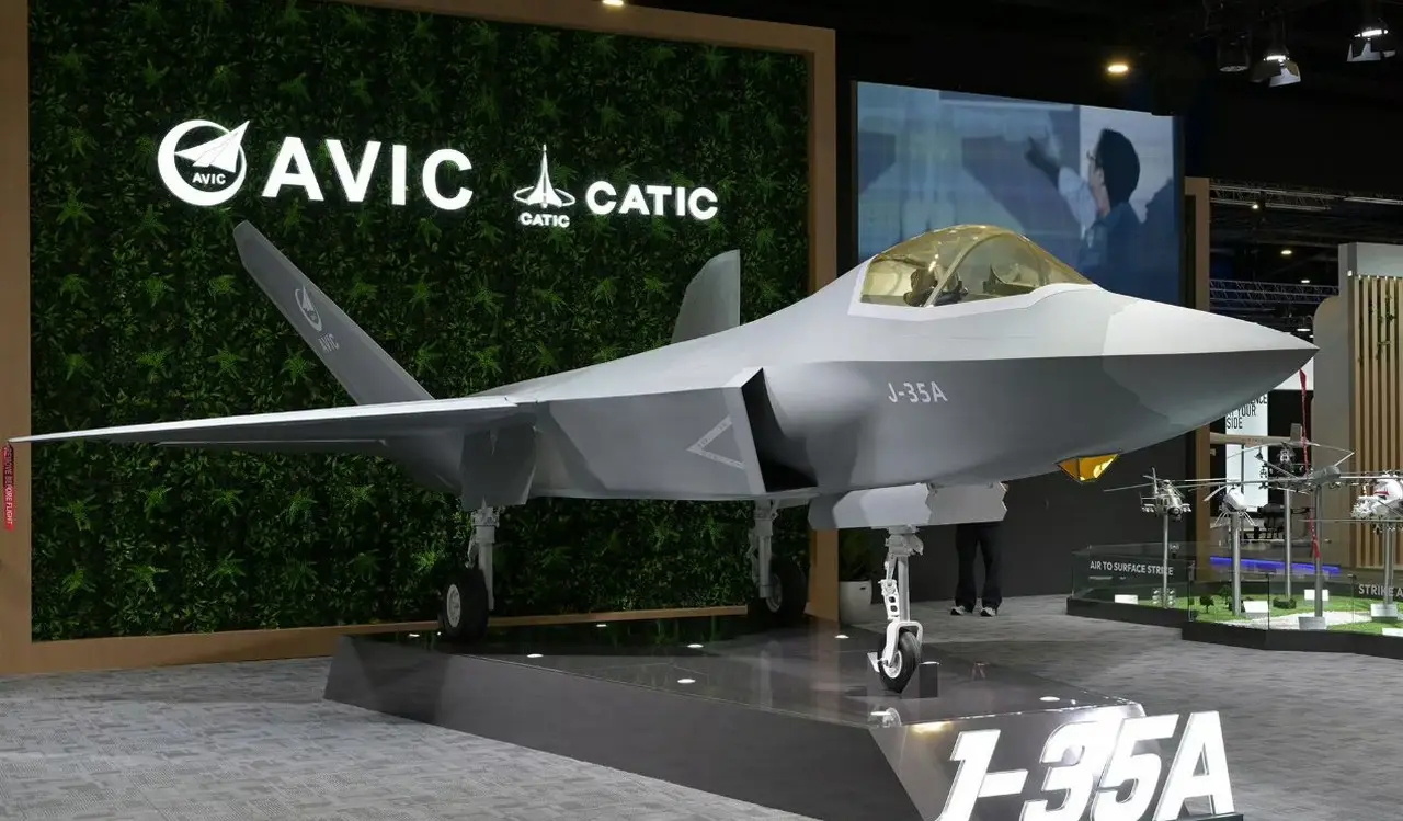 烽火问鼎计划 中国在新加坡航展上揭开了歼-35A这款隐身五代战斗机的面纱中国航空