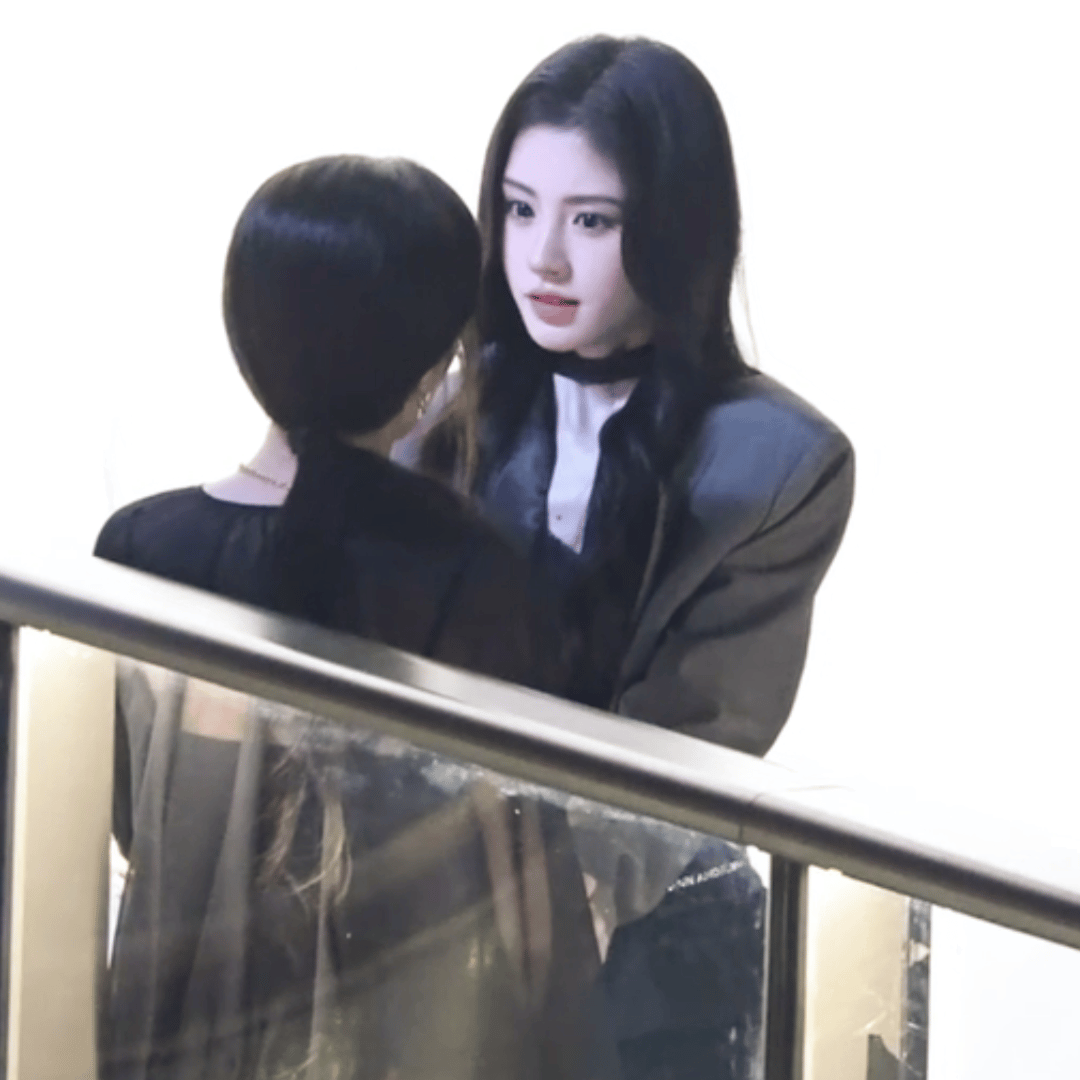 演爽了😭这个鞠婧祎好会😭 ​​​