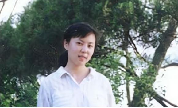 发生在清华、北大学子身上的两桩奇案，成为世纪之谜！
清华才女朱令被投毒案、北大才