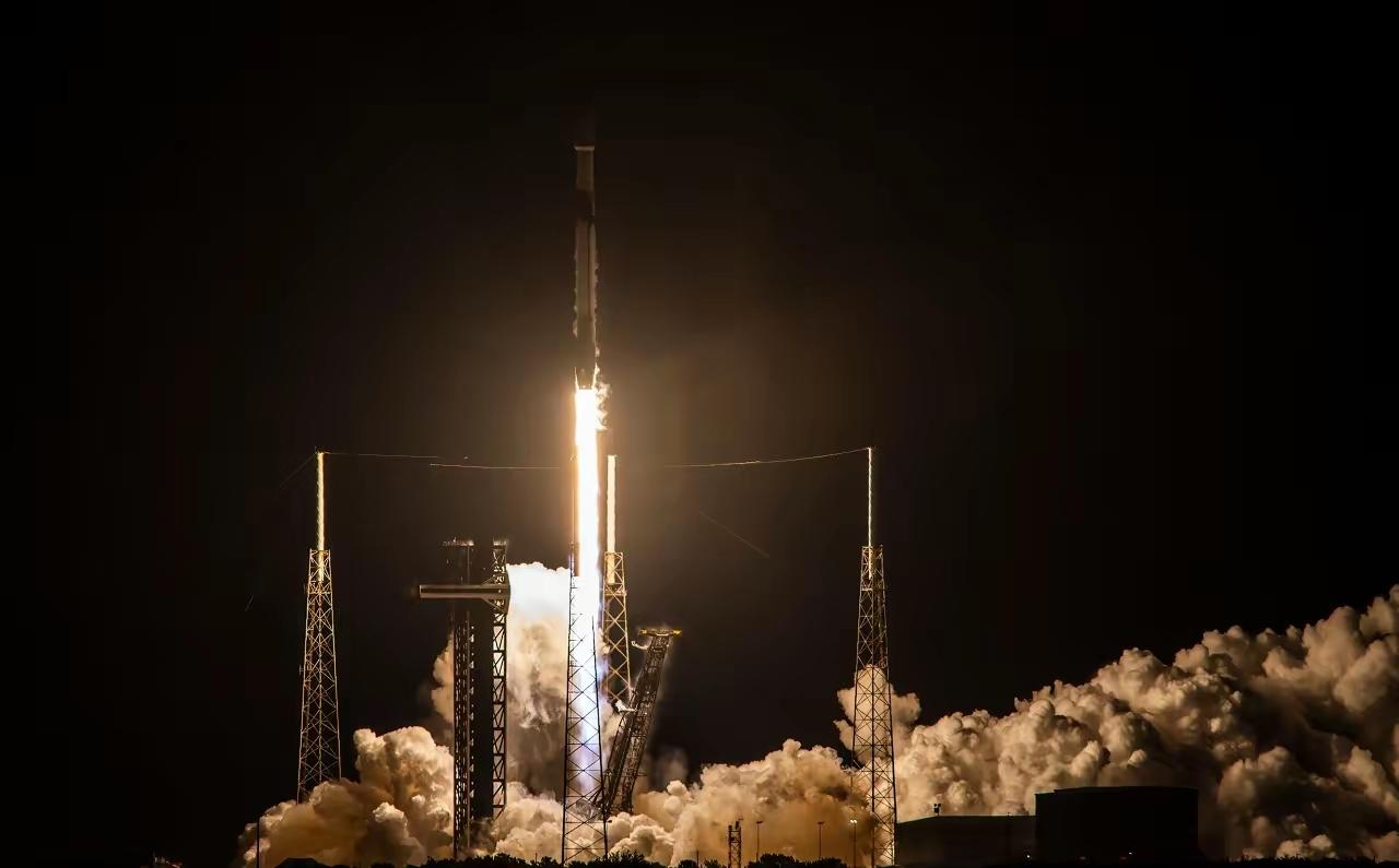 Space X“杀疯了”！ 30手火箭一箭29星，猎鹰9号根本停不下来！
 
2
