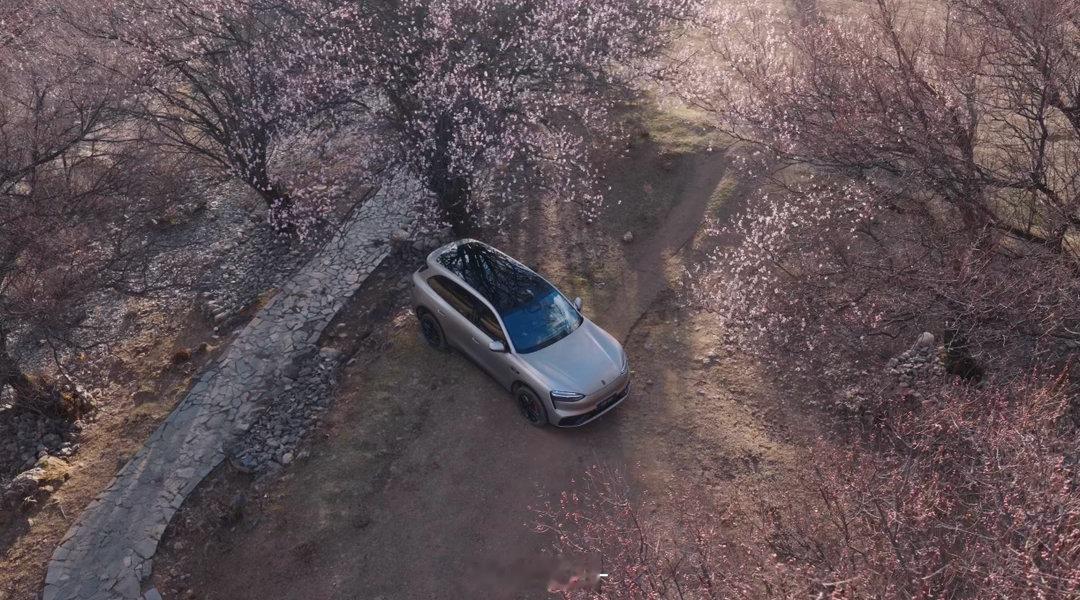 问界M6动态评测首发 鸿蒙智行春季发布会放大招！问界M6动态评测首秀，智驾与底盘