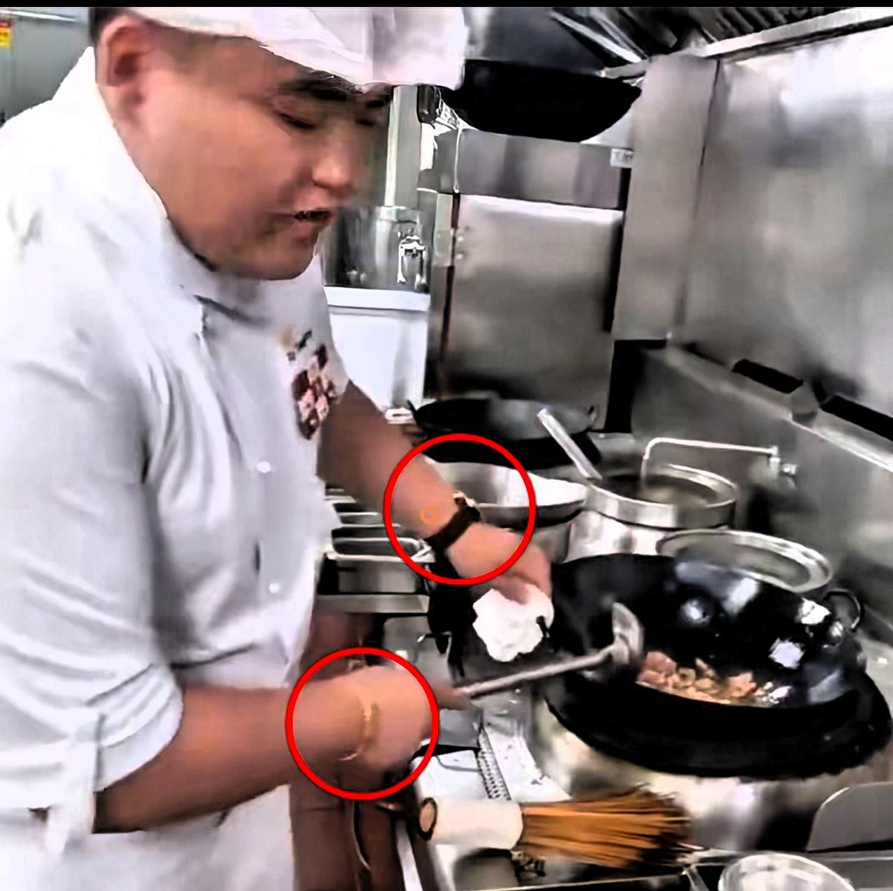 家人们，西贝这自证，简直是大型翻车现场！为了回应质疑，上海店厨师长亲自下厨炒小肉