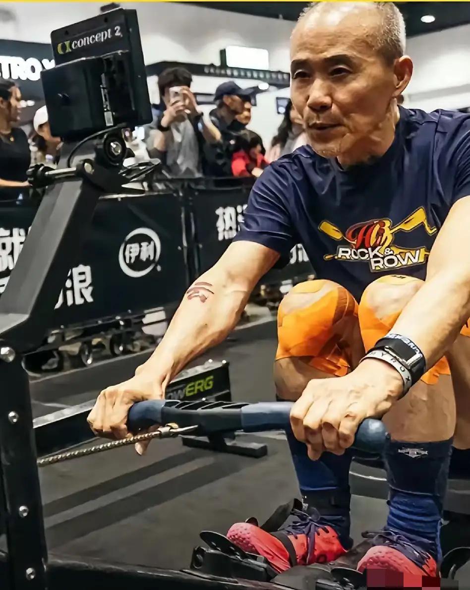 王石，冲上热搜！
​3月23日，许久没有消息的王石，突然冲上热搜，不是因为小娇妻