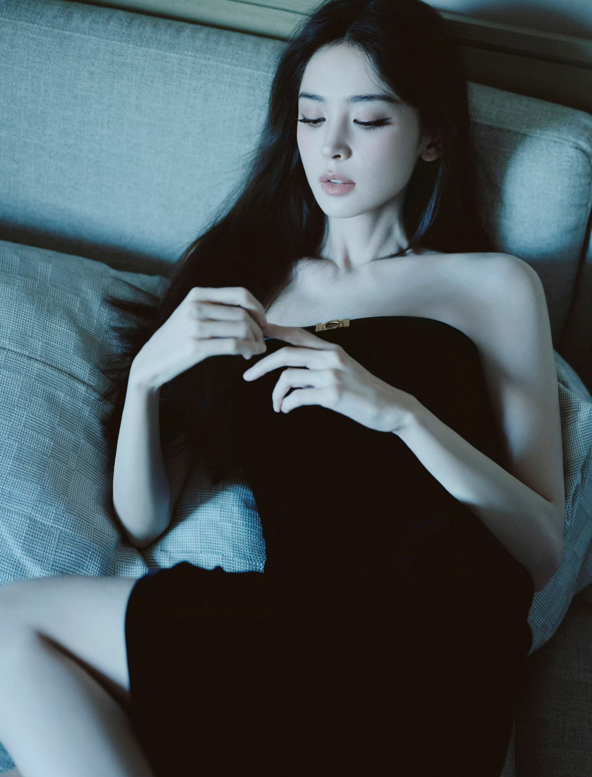 古力娜扎TOMFORDBEAUTY直播定妆照 ​​​