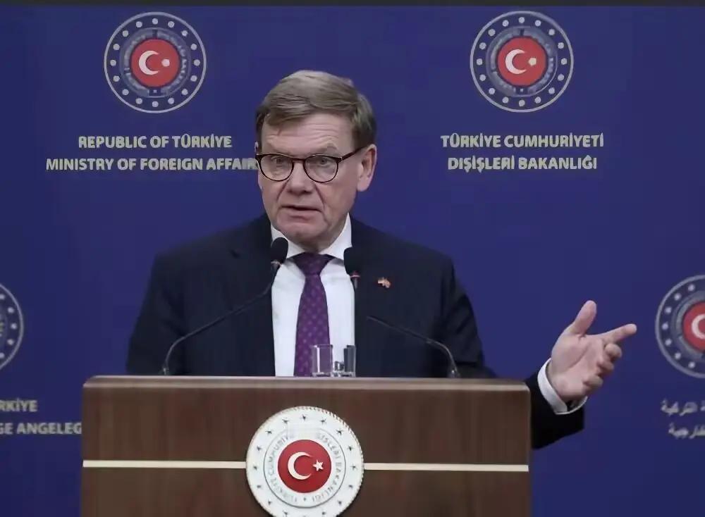 台湾是中国的，德国表态！近日，德国外长瓦德富尔主动致电中国外交部长王毅，两人围绕