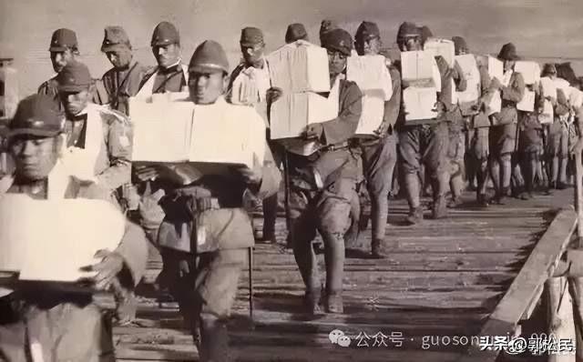 当时（三十年代）日本国内少数清醒的反战人士、左翼知识分子、日共党员，会被青年群体