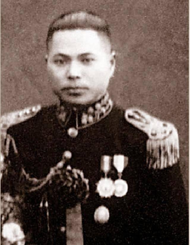 1946 年，北平之夜，中共地下党员陈融生刚躺下，门外忽然传来一阵响动，他刚想一