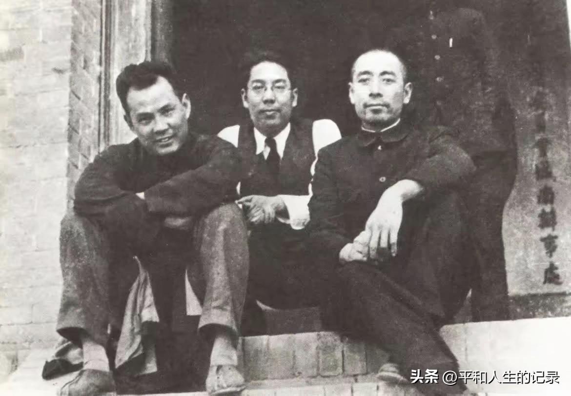 1937年，​右起：周恩来、张冲、叶剑英于西安终南山。