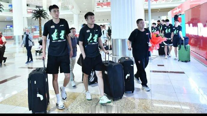 辽篮抵达第一轮对手阿尔利雅得(Al Riyadi)出发FIBA的微博和那啥会直播