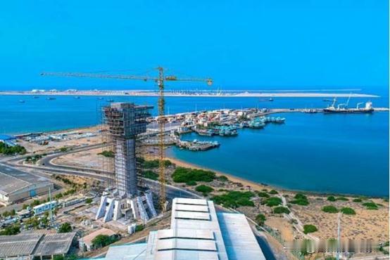 特朗普“白忙活了”，反向封锁霍尔木兹海峡或许对伊朗没什么影响!要知道，美军这次为