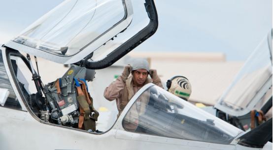 阿联酋独自对伊朗开战了，出动大批幻影和翼龙2，德黑兰果断猛烈报复！
 
谁也没想