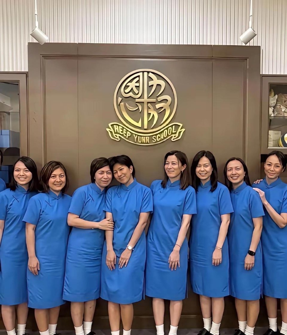 佘诗曼参加小学同学聚会，和同学们的状态差距悬殊太惊艳了 ​​​