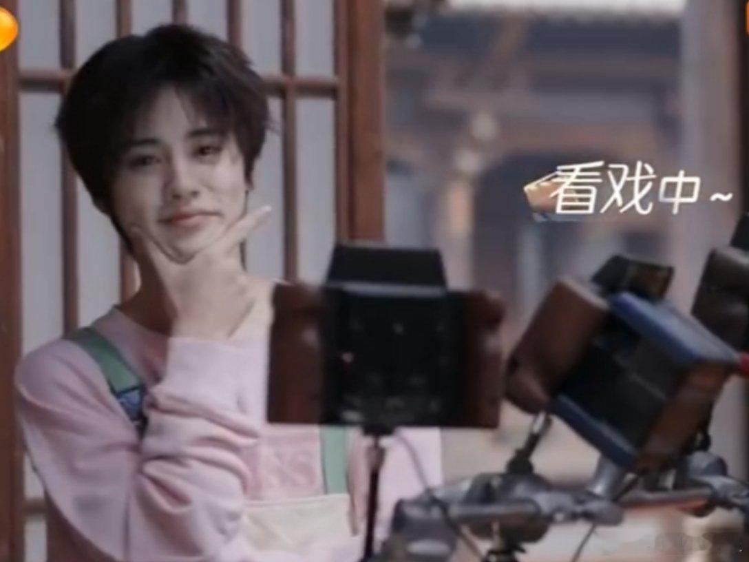 姚景元吃瓜熟人演吻戏 姚景元这段熟人吃瓜好好玩哈哈[偷笑]周益如和张斐然镜头里正