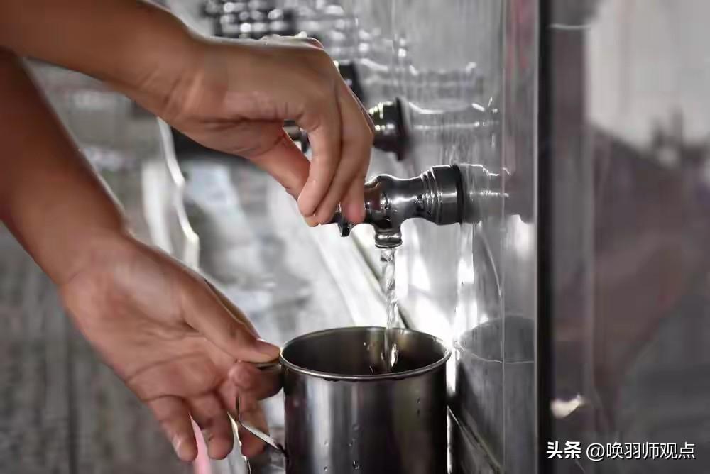 山西柳先生自曝：2019年被违规调入太原某中学后，只上了一个月班，却连续领薪6年