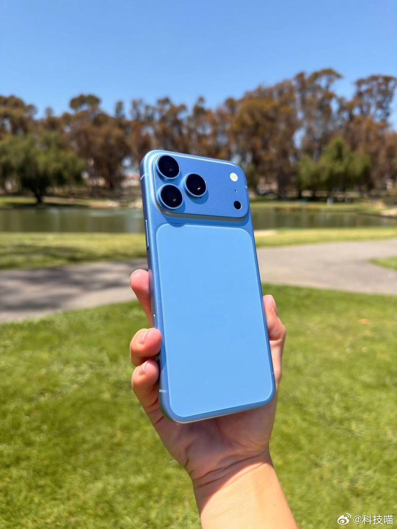 iPhone 17 Pro• 256GB：8,999元• 512GB：10,99