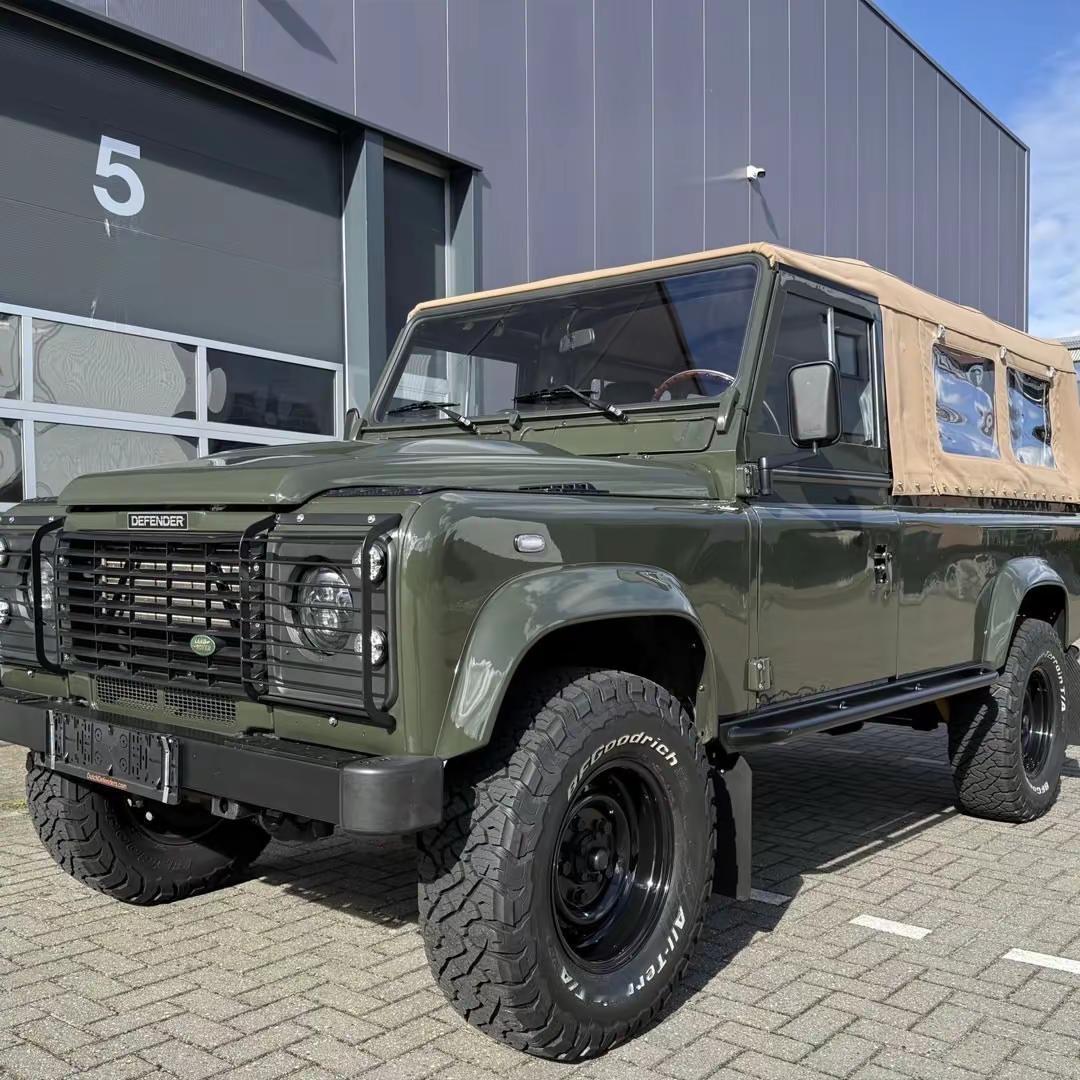 1999年的路虎 Defender 110，正处于品牌由纯粹工具属性迈向多元化之