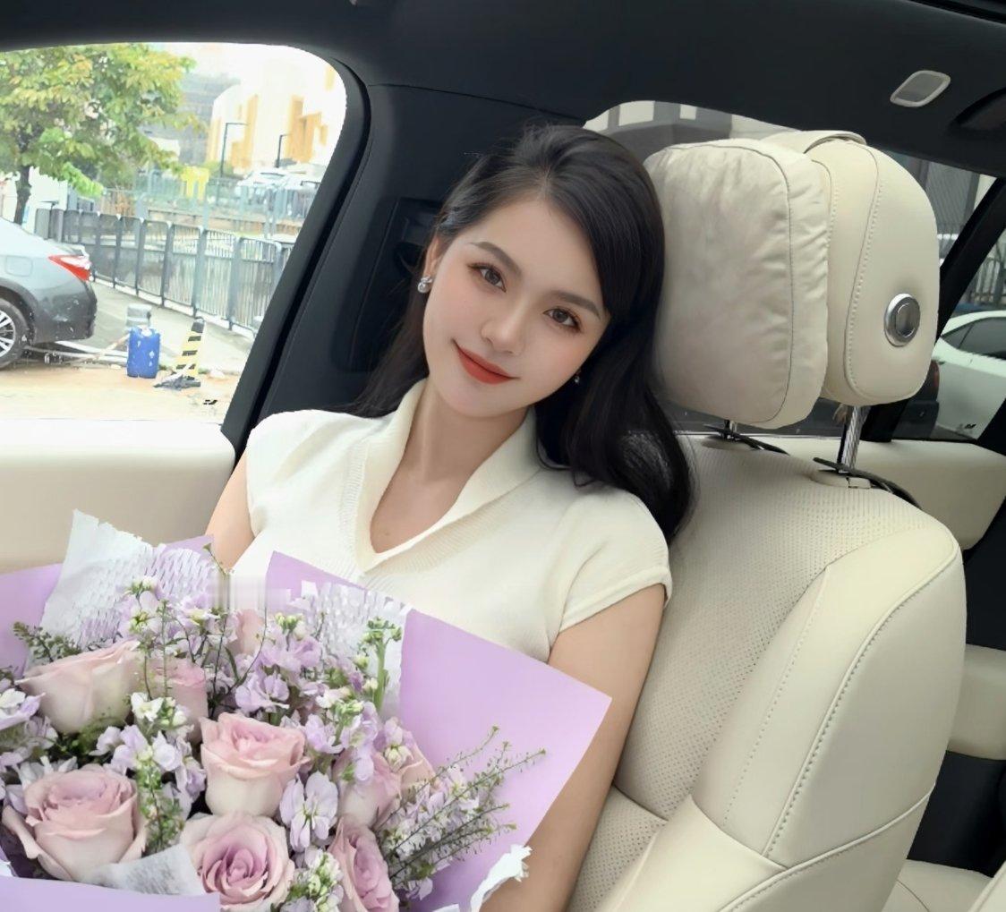 挺好。以前表白靠花靠蜡烛，现在靠车外放个心形灯、车内铺个星空顶。科技不该冷冰冰，